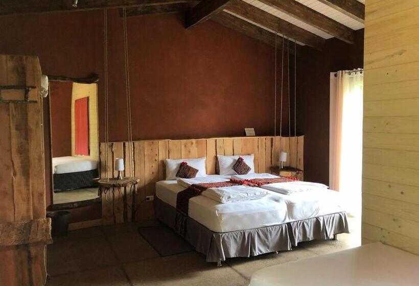 اتاق استاندارد سه نفره, Elementos Eco Lodge