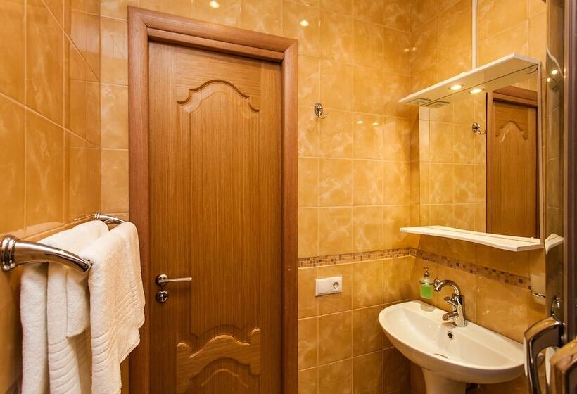 חדר סטנדרט יחיד, Leo