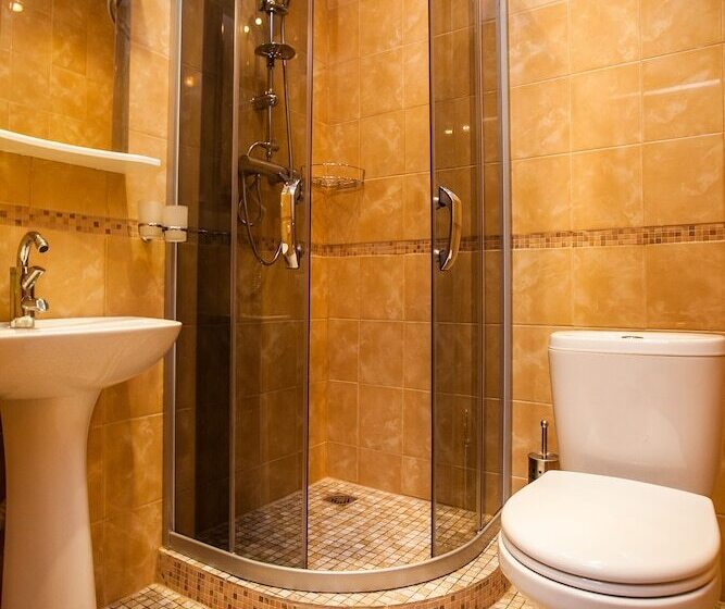 חדר סטנדרט יחיד, Leo