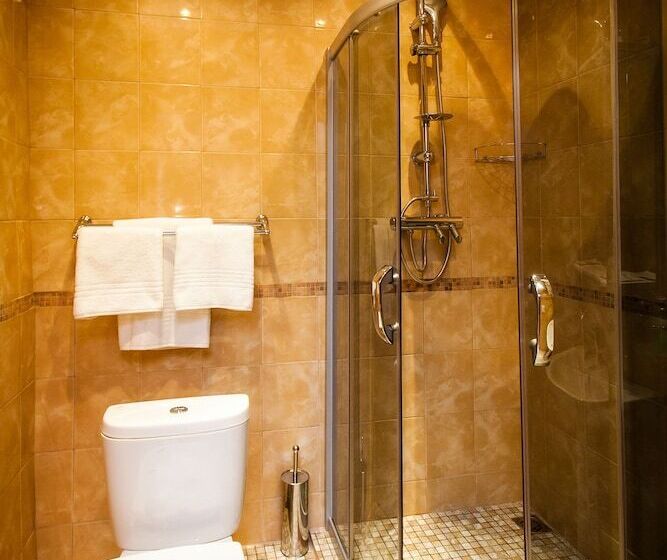 חדר סטנדרט, Leo