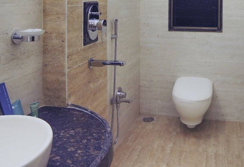 اتاق لوکس, Treebo Chalets, Nagpur Airport