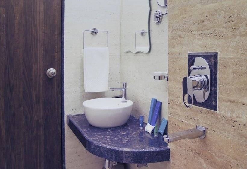 اتاق لوکس, Treebo Chalets, Nagpur Airport