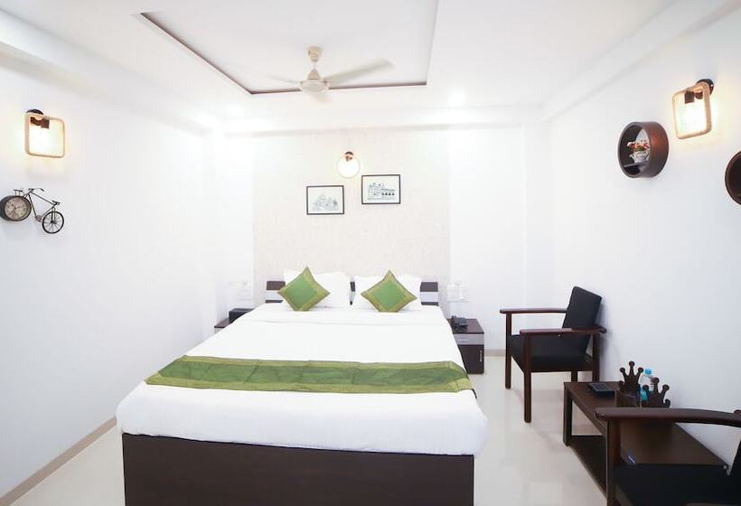 اتاق لوکس, Treebo Chalets, Nagpur Airport