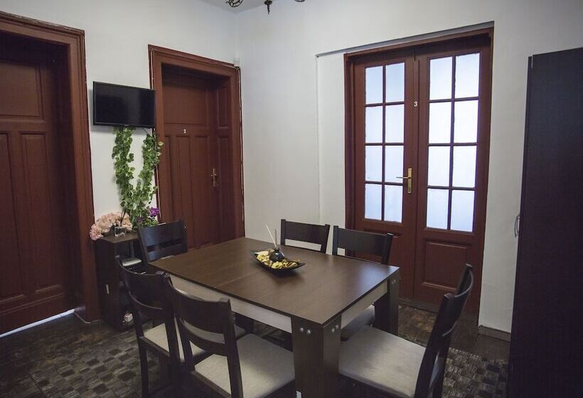 חדר קלאסי לשלושה, Italian House Simeon