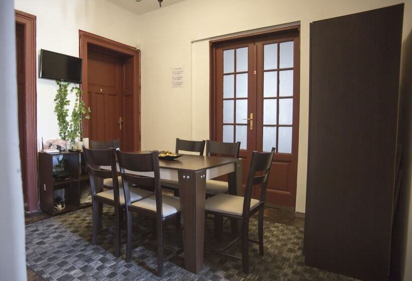 חדר קלאסי לשלושה, Italian House Simeon