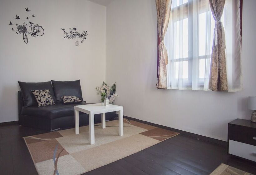 חדר קלאסי לשלושה, Italian House Simeon