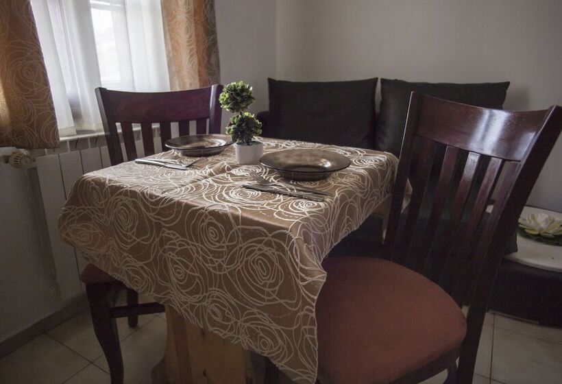 Habitación Triple Clásica, Italian House Simeon