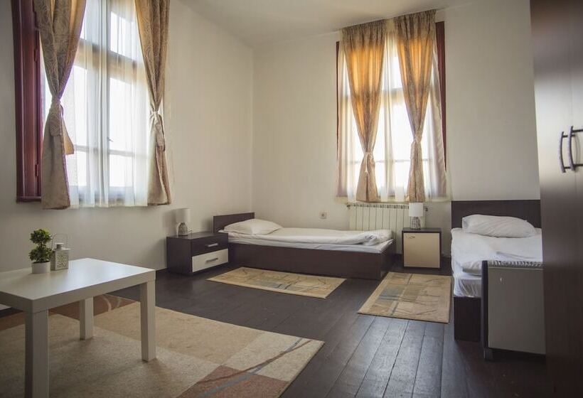 חדר קלאסי לשלושה, Italian House Simeon