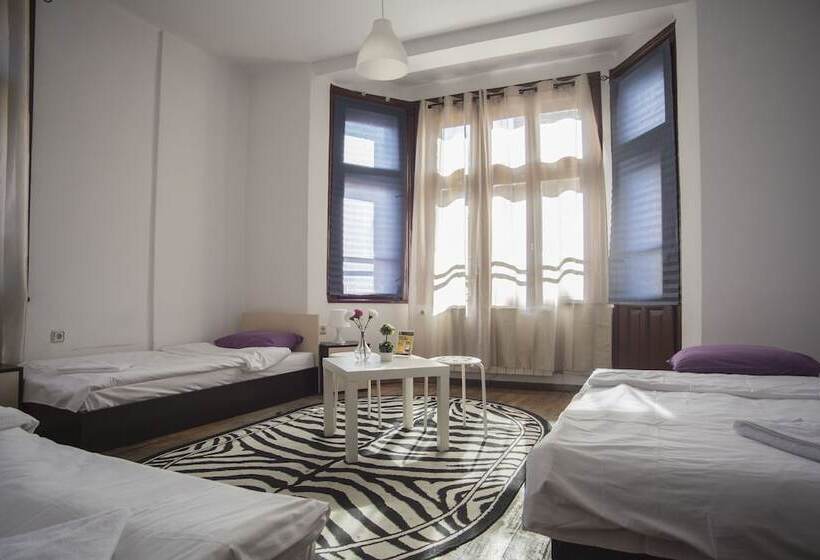 Habitación Triple Clásica, Italian House Simeon