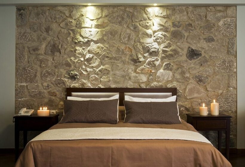 ジュニアスイート, Ellinon Thea Arachova