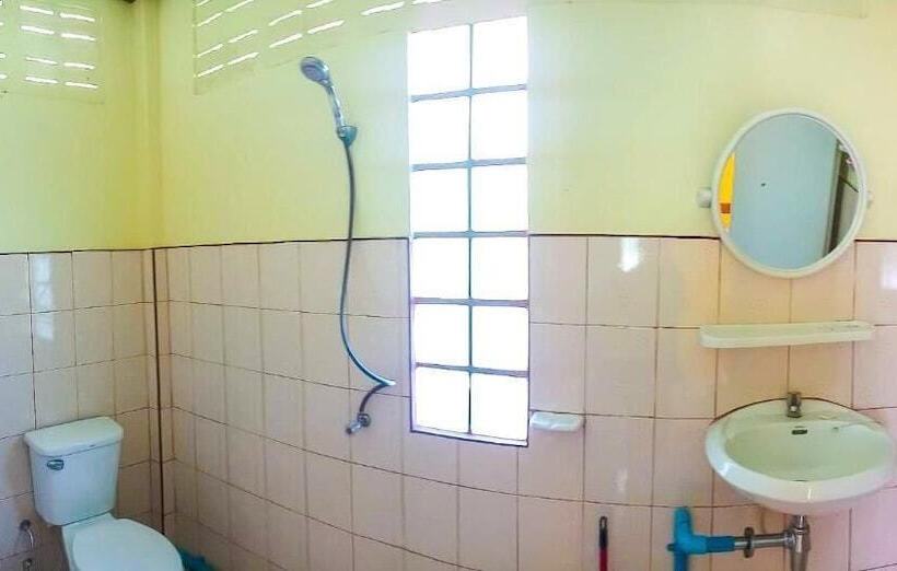 بنجلو قياسى مطلّ علي الحديقة, T And T House