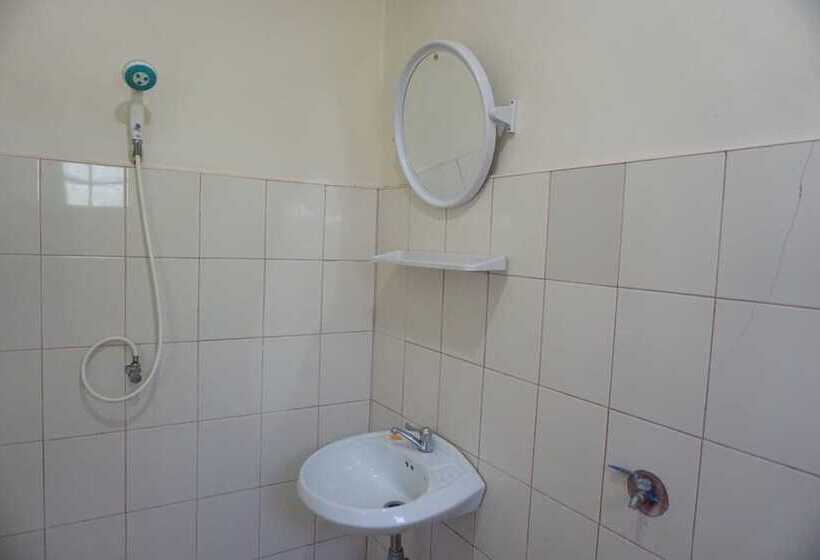 بنجلو قياسى مطلّ علي الحديقة, T And T House