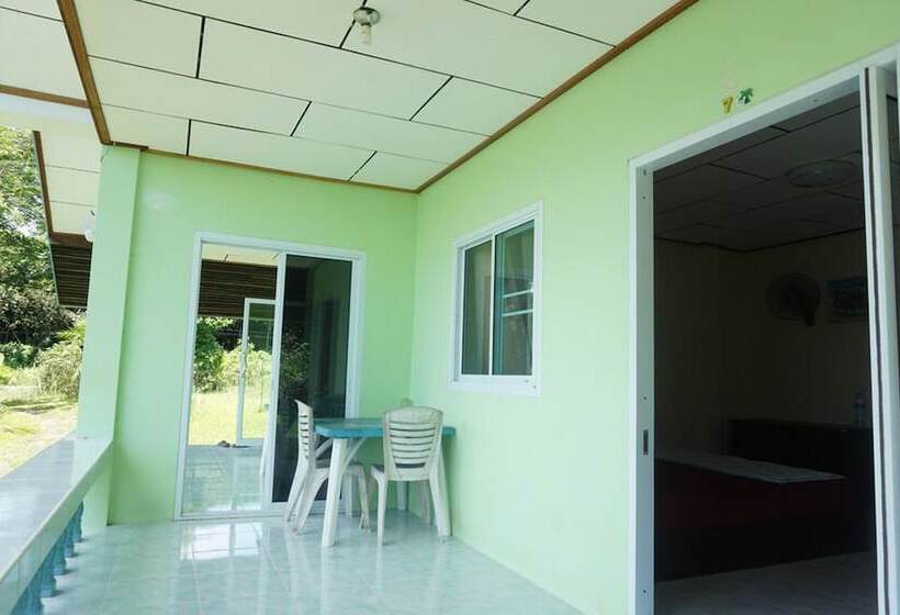 بنجلو قياسى مطلّ علي الحديقة, T And T House