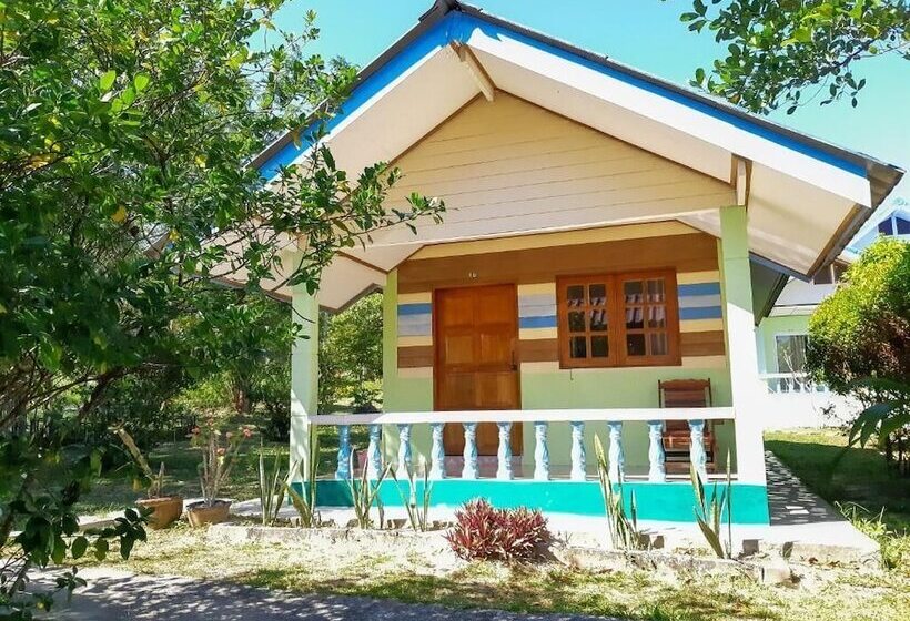 بنجلو قياسى مطلّ علي الحديقة, T And T House