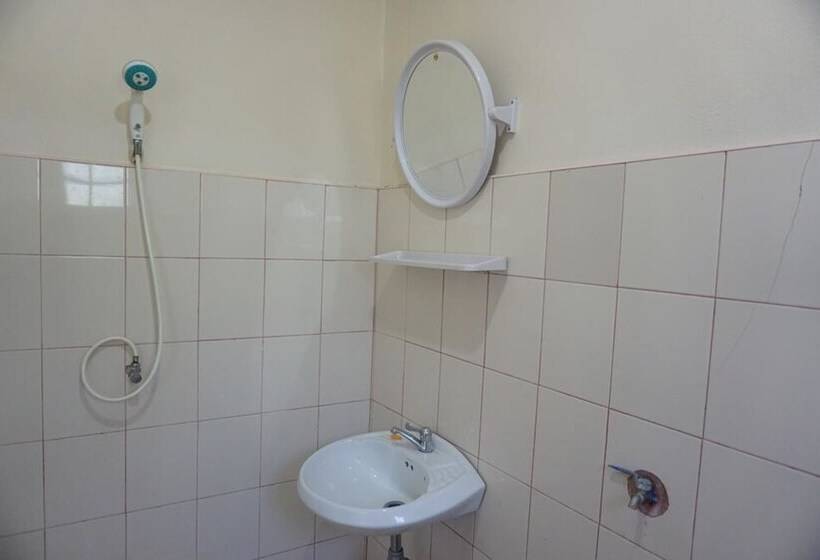 بنجلو قياسى مطلّ علي الحديقة, T And T House