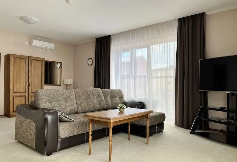 スタンダードスタジオ, Otel Ulan Ude