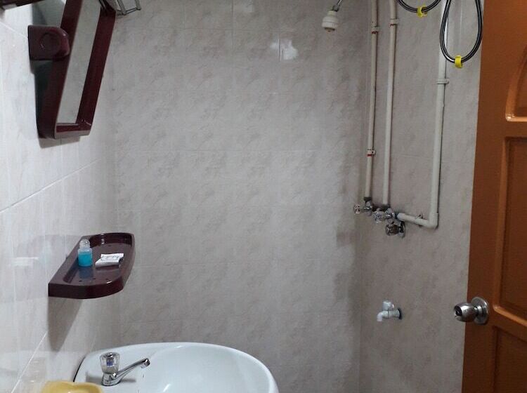 اتاق استاندارد یک نفره, Chan Myae Guest House