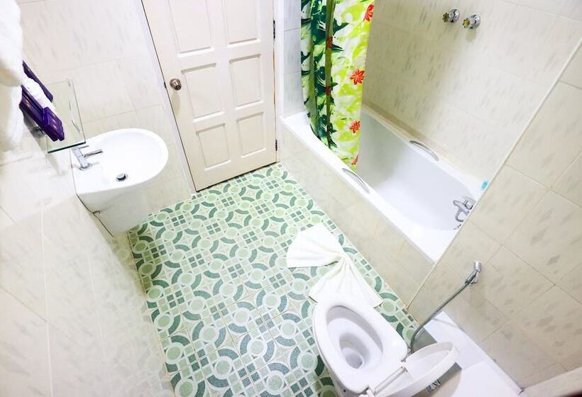 اتاق استاندارد سه نفره, Golden Gum Kino Hotel Nyaung Shwe