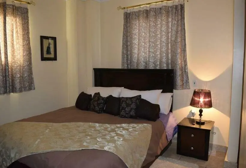 اتاق لوکس با تخت بزرگ, Pyramids Overlook Inn