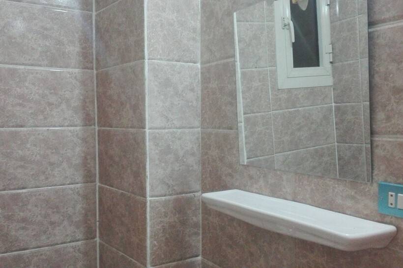 غرفة قياسية ثلاثية, Pyramids Overlook Inn