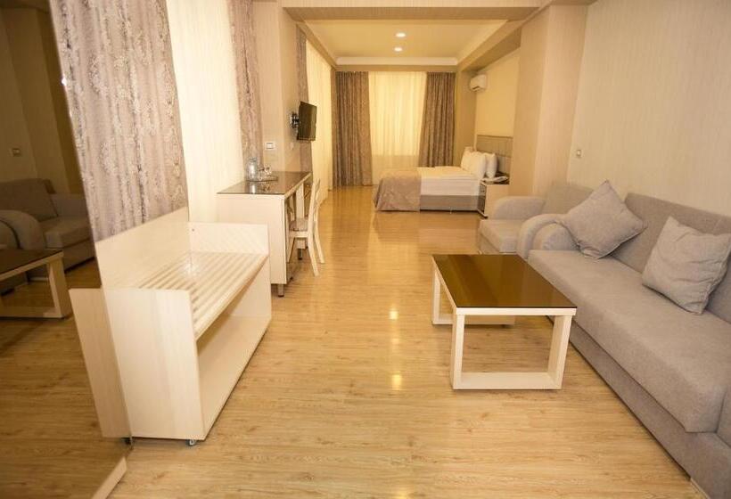 اتاق سوپریور خانوادگی, Rusel