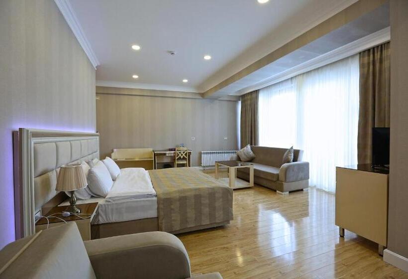 اتاق سوپریور خانوادگی, Rusel