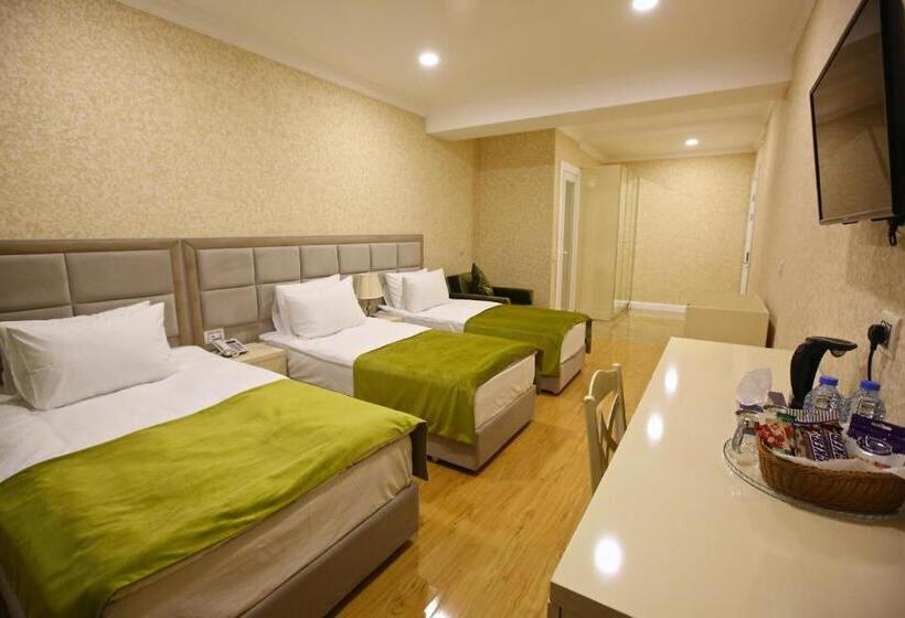 Economy Triple Room, Rusel