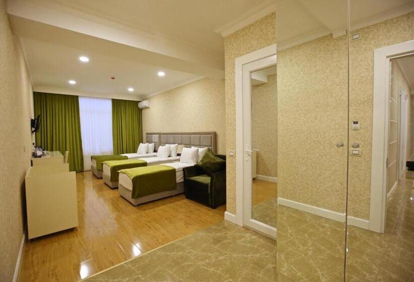 Economy Triple Room, Rusel