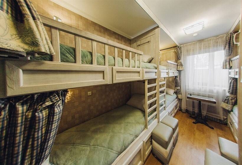 מיטה בחדר משותף, Victoria