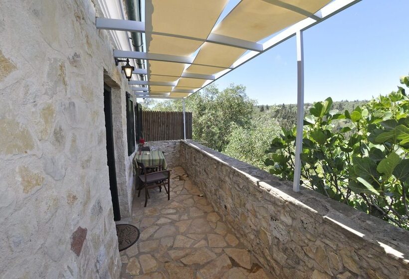 1ベッドルームアパートメント, Adamantia