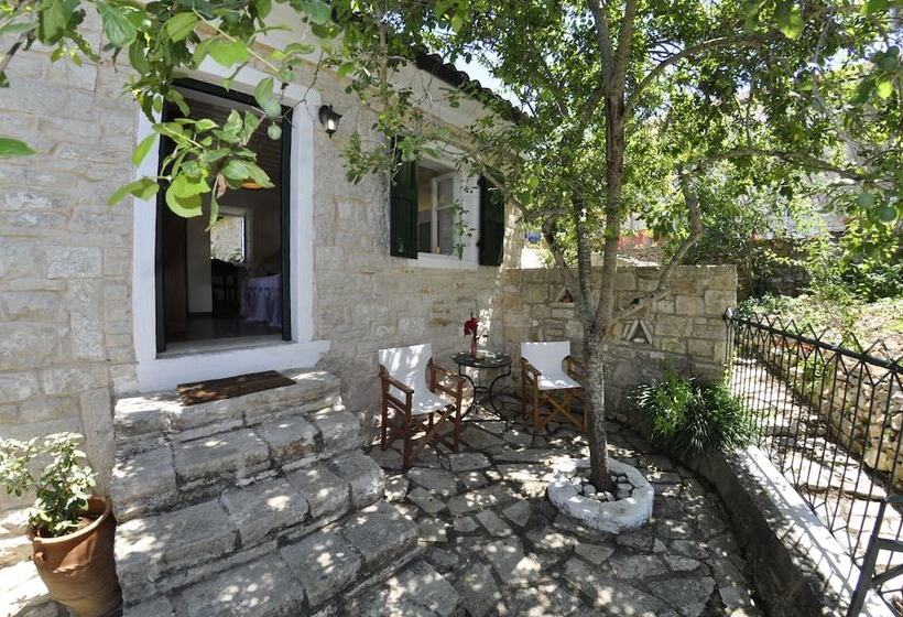 スタンダードトリプルルーム, Adamantia