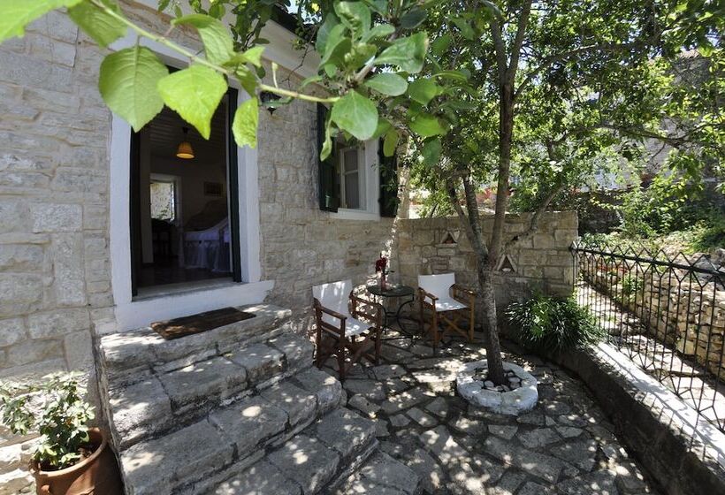 スタンダードトリプルルーム, Adamantia