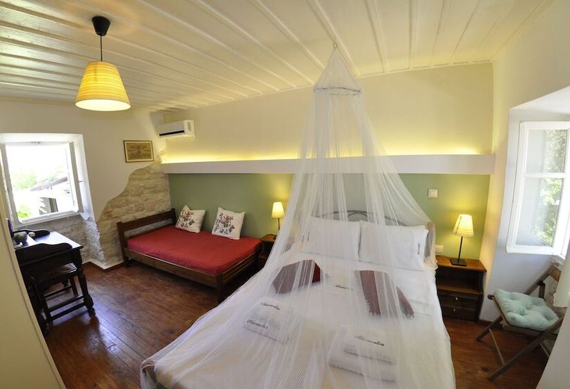 スタンダードトリプルルーム, Adamantia