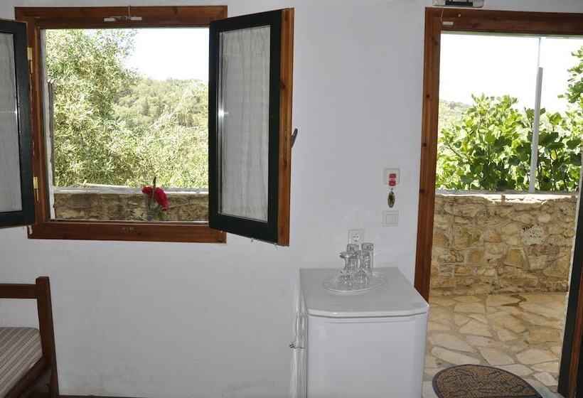 1ベッドルームアパートメント, Adamantia