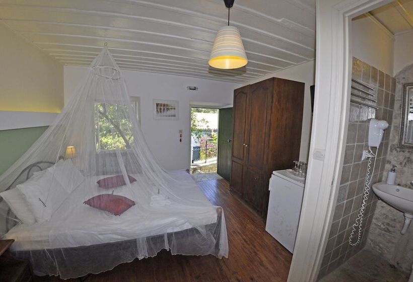 スタンダードトリプルルーム, Adamantia