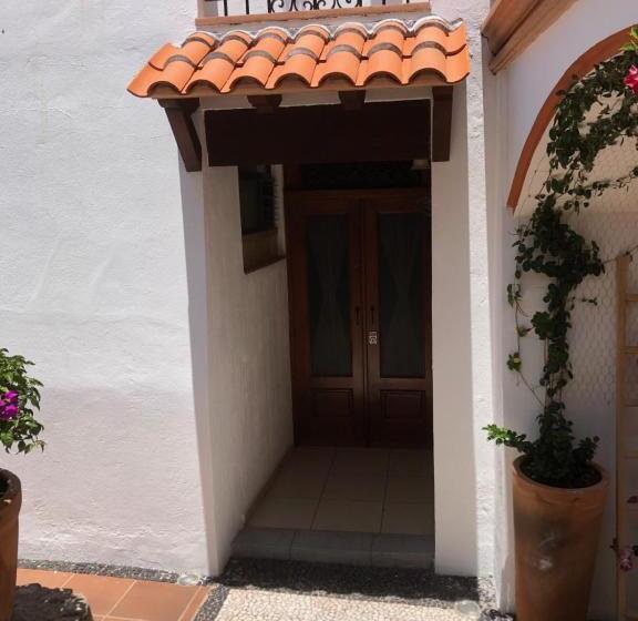 اتاق عادی, Santa Paula