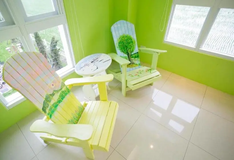 اتاق استاندارد چهار تخته, Decoupage Manor