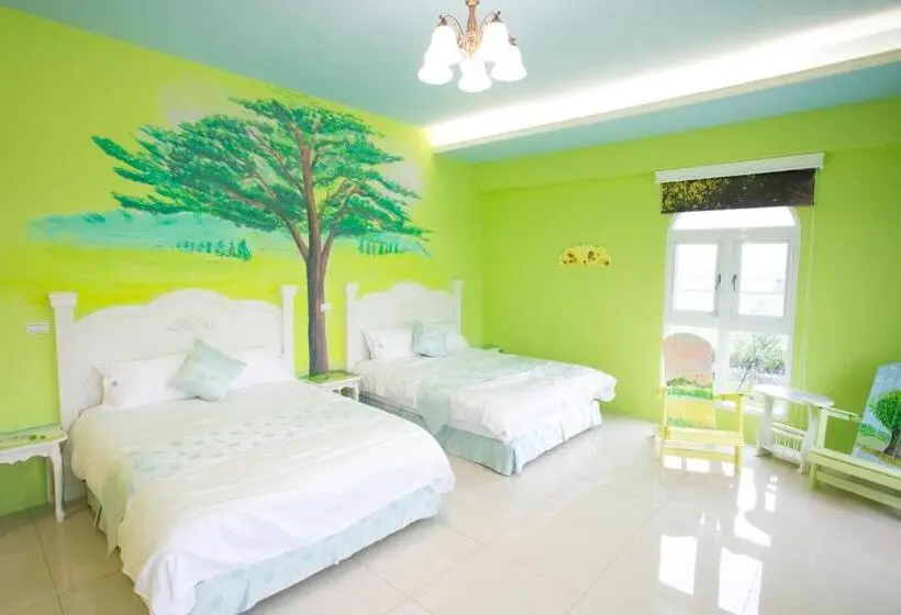 اتاق استاندارد چهار تخته, Decoupage Manor
