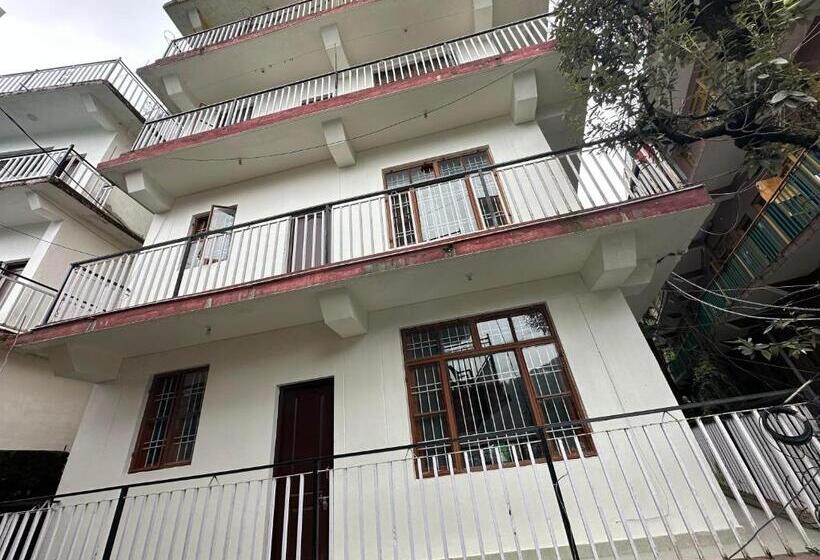 غرفة قياسية, Hill Town