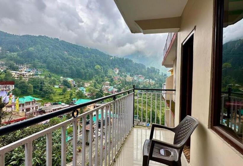 غرفة قياسية مزوَّدة بشُرفة, Hill Town