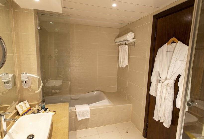 اتاق خانوادگی, Naama Waves