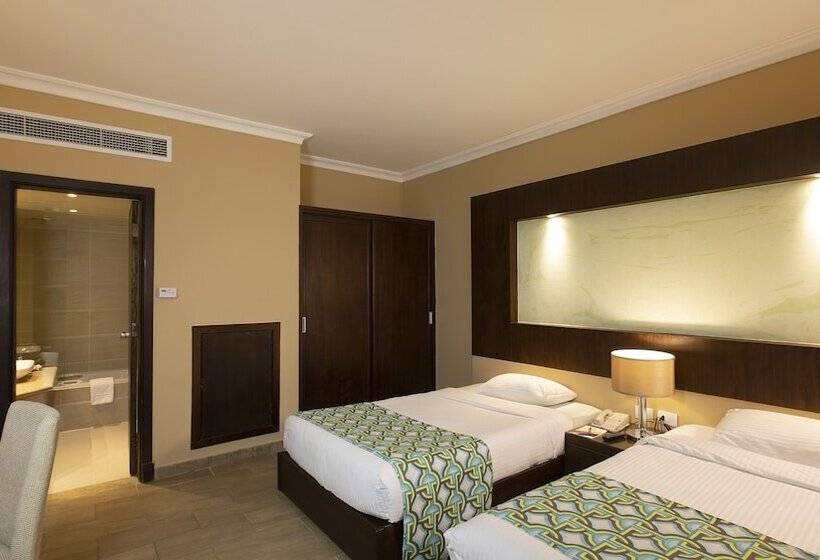 اتاق خانوادگی, Naama Waves