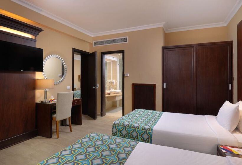 اتاق خانوادگی, Naama Waves