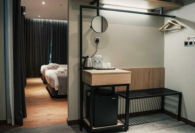 اتاق استاندارد چهار تخته, Amigo Hotel Miri