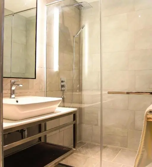 Deluxe Suite King Bed, Amigo Hotel Miri
