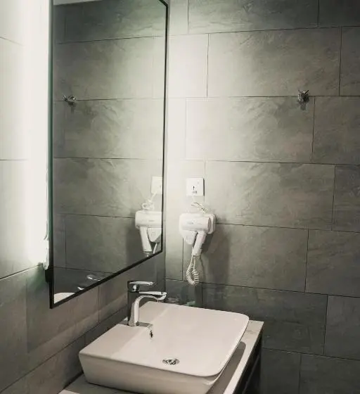 اتاق استاندارد چهار تخته, Amigo Hotel Miri