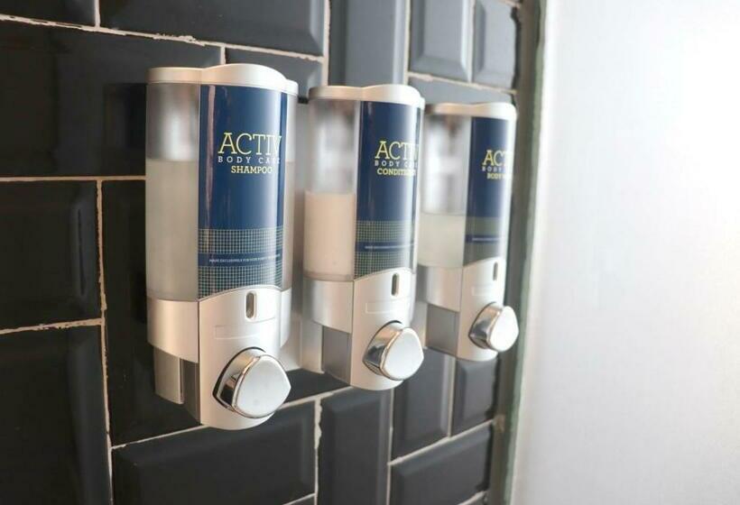 اتاق لوکس با تخت بزرگ, Four Points By Sheraton Balikpapan