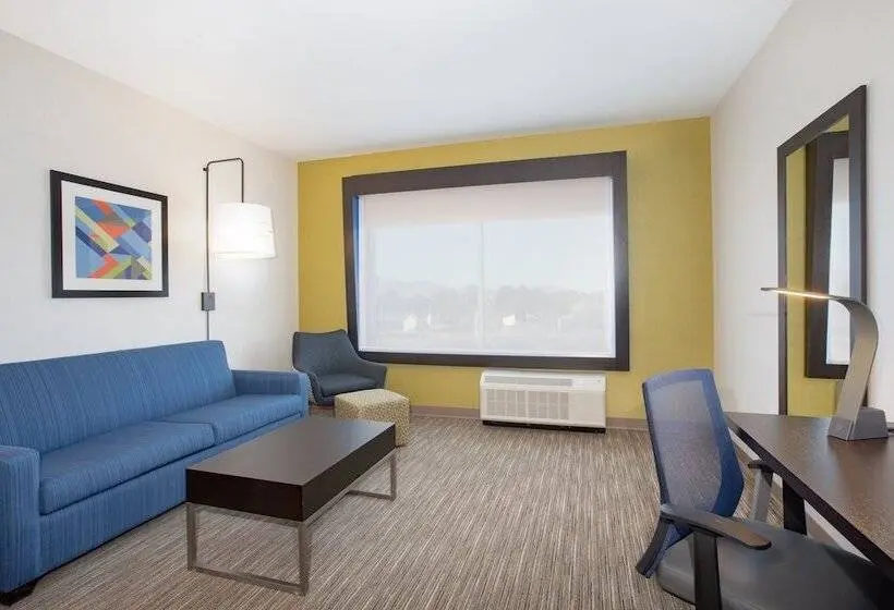 身障者適用スイートルーム, Holiday Inn Express & Suites   Ely, An Ihg