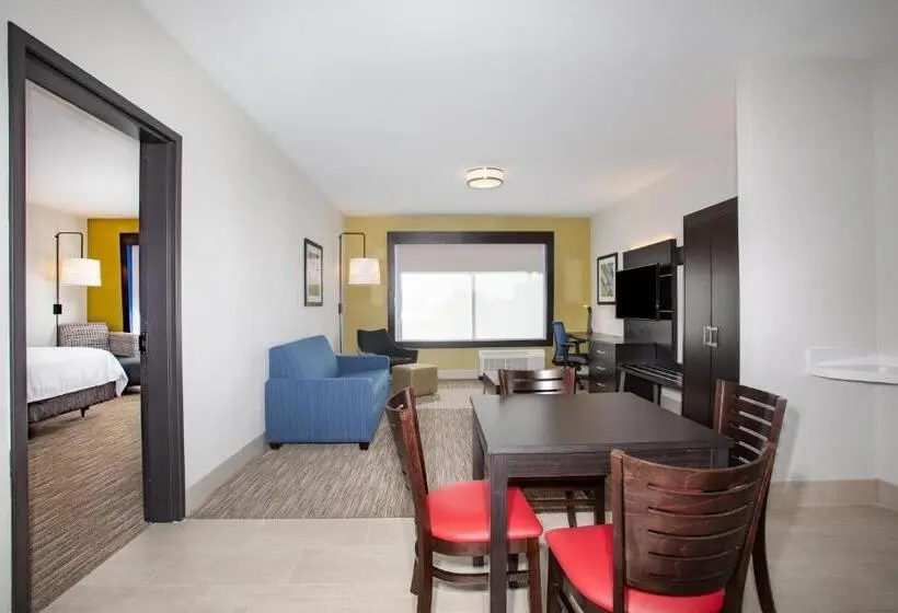 キングサイズベッドのスイートルーム, Holiday Inn Express & Suites   Ely, An Ihg
