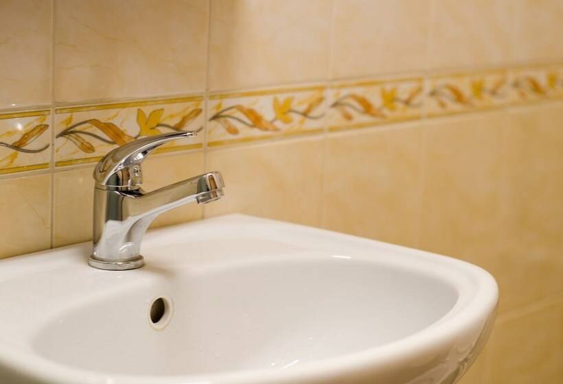 غرفة قياسية حمام مشترك, Na Donbasskoy